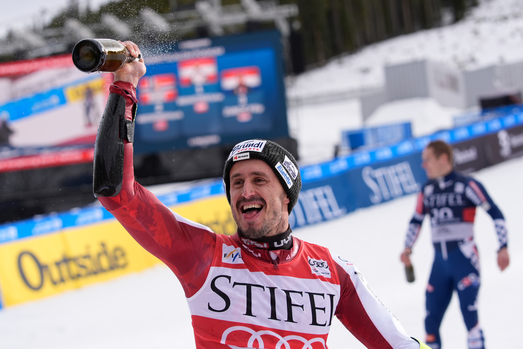 First place finisher Austria's Stefan Brennsteiner celebrates after a World Cup men's giant slalom skiing race, Friday, Nov. 28, 2025, in Copper Mountain. (AP Photo/Robert F. Bukaty)