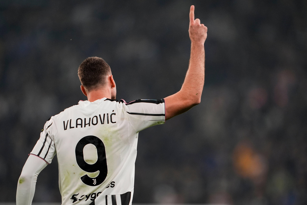 Juventus' Dusan Vlahovic celebrates after scoring their side's first goal of the game during the Serie A soccer match between Juventus Fc and Udinese in Turin, Italy, Wednesday Oct. 29, 2025. (Fabio Ferrari/LaPresse via AP)
