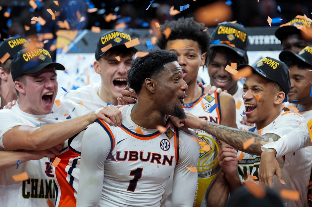 Auburn guard Kevin Overton (1) celebrates with teammates after the NCAA college basketball NIT Championship game against Tulsa, Sunday, April 5, 2026, in Indianapolis. (AP Photo/Abbie Parr)