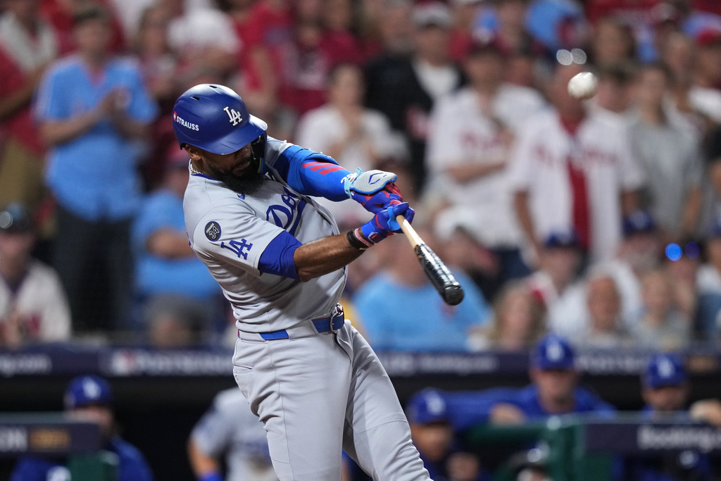 Los Angeles Dodgers' Teoscar Hernández hits a three-run home run against Philadelphia Phillies pitcher Matt Strahm during the seventh inning in Game 1 of baseball's National League Division Series, Saturday, Oct. 4, 2025, in Philadelphia. (AP Photo/Matt Slocum)