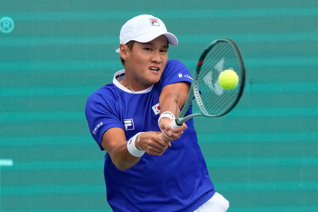 South Korea's Soonwoo Kwon returns a shot to India's Dhakshineswar Suresh during a Davis Cup second-round qualifier between South Korea and India in Seoul, South Korea, Friday, Sept. 18, 2026. (AP Photo/Ahn Young-joon)