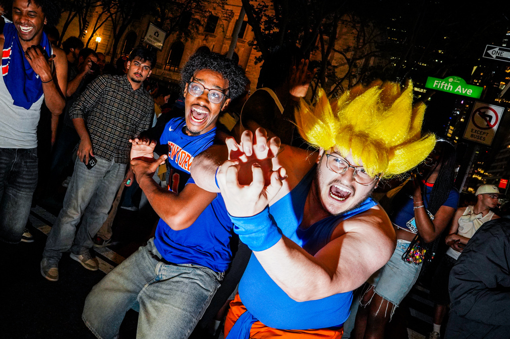 New York Knicks fans celebrate outside of a watch party in Bryant Park for Game 3 of the NBA Finals basketball series between the Knicks and the San Antonio Spurs, Monday, June 8, 2026, in New York. (AP Photo/Ryan Murphy)