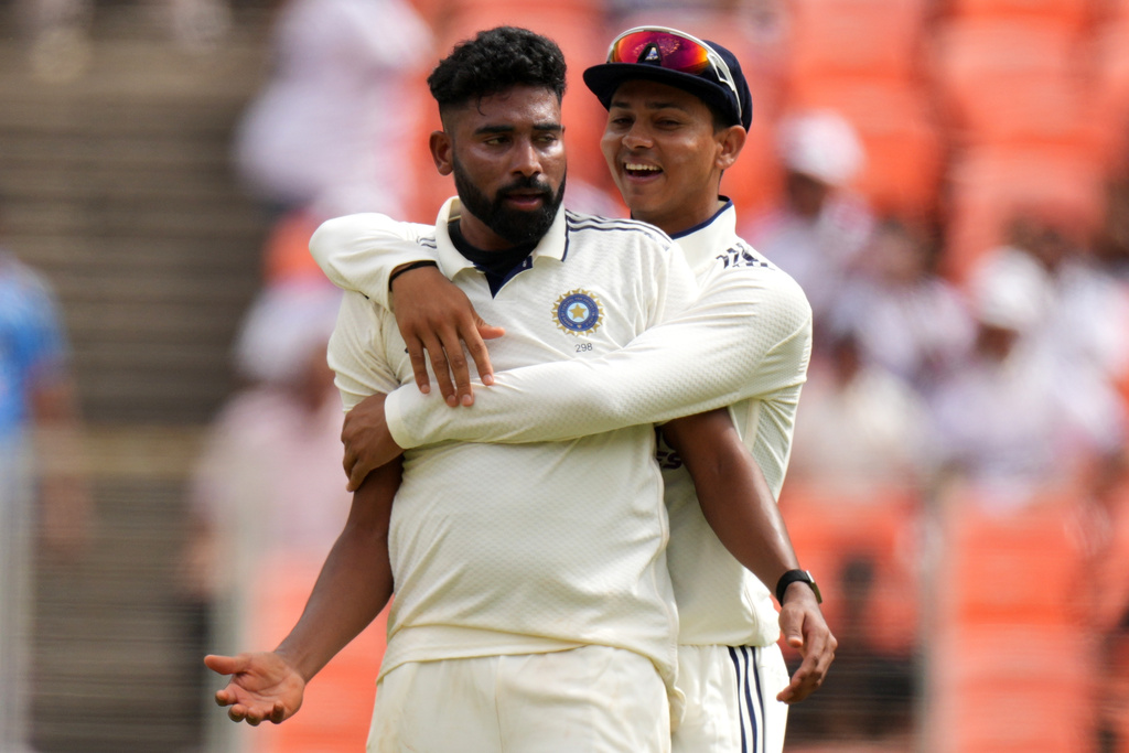 India's Mohammed Siraj, left, and Yashasvi Jaiswal celebrates the dismissal of West Indies' Brandon King on the first day of the first Test cricket match between India and West Indies at Narendra Modi Stadium in Ahmedabad, India, Thursday, Oct. 2, 2025. (AP Photo/Ajit Solanki)