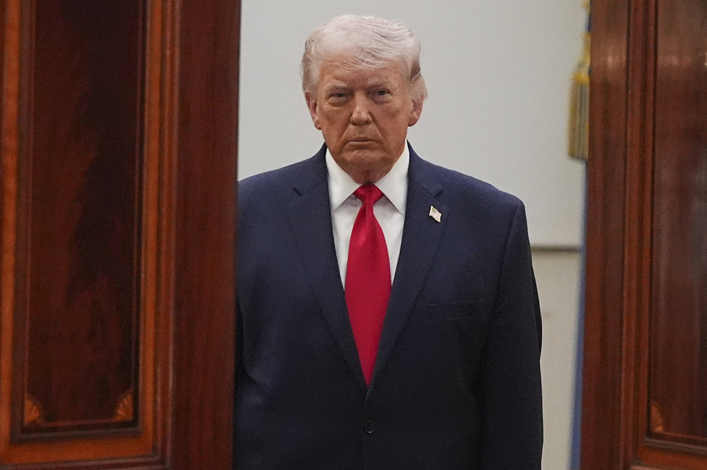 President Donald Trump arrives from the Blue Room to speak about the Iran war from the Cross Hall of the White House on Wednesday, April 1, 2026, in Washington. (AP Photo/Alex Brandon, Pool)