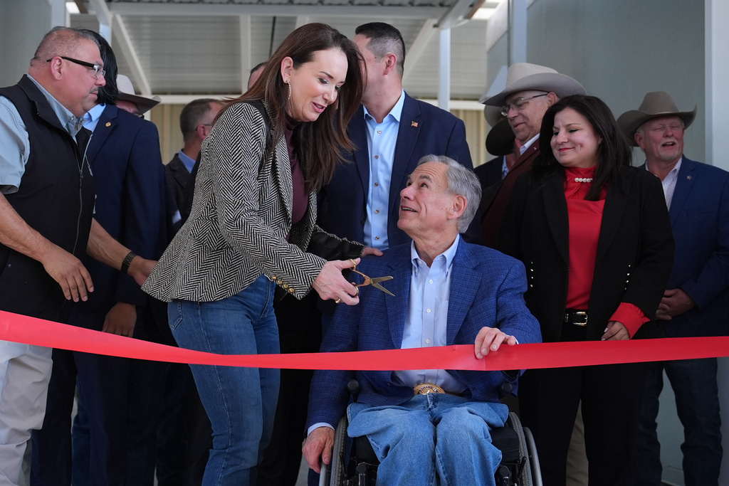 U.S. Secretary of Agriculture Brooke Rollins and Texas Gov. Greg Abbott, center, attend a ribbon-cutting ceremony for the grand opening of a Domestic New World Screwworm Sterile Fly Production Facility to combat the northward spread of NWS and protect American livestock, in Edinburg, Texas, Monday, Feb. 9, 2026. (AP Photo/Eric Gay)