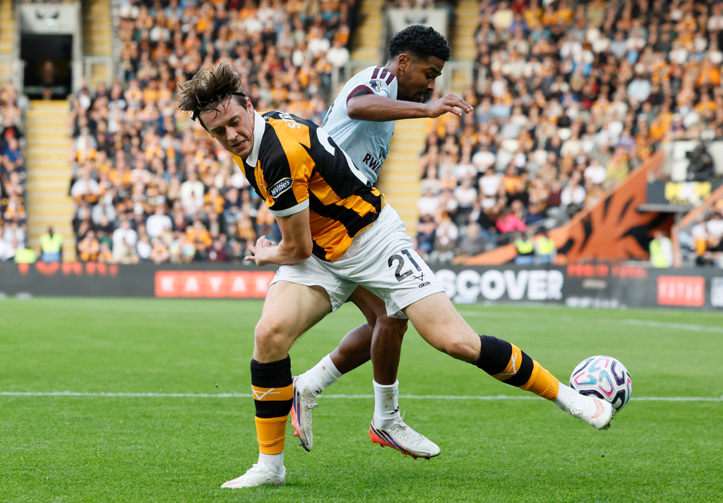 Hull City's Elliot Stroud, left, and Aston Villa's Ian Maatsen battle for the ball during the English Premier League soccer match between Hull City and Aston Villa in Hull, England, Saturday, Sept. 5, 2026. (Richard Sellers/PA via AP)