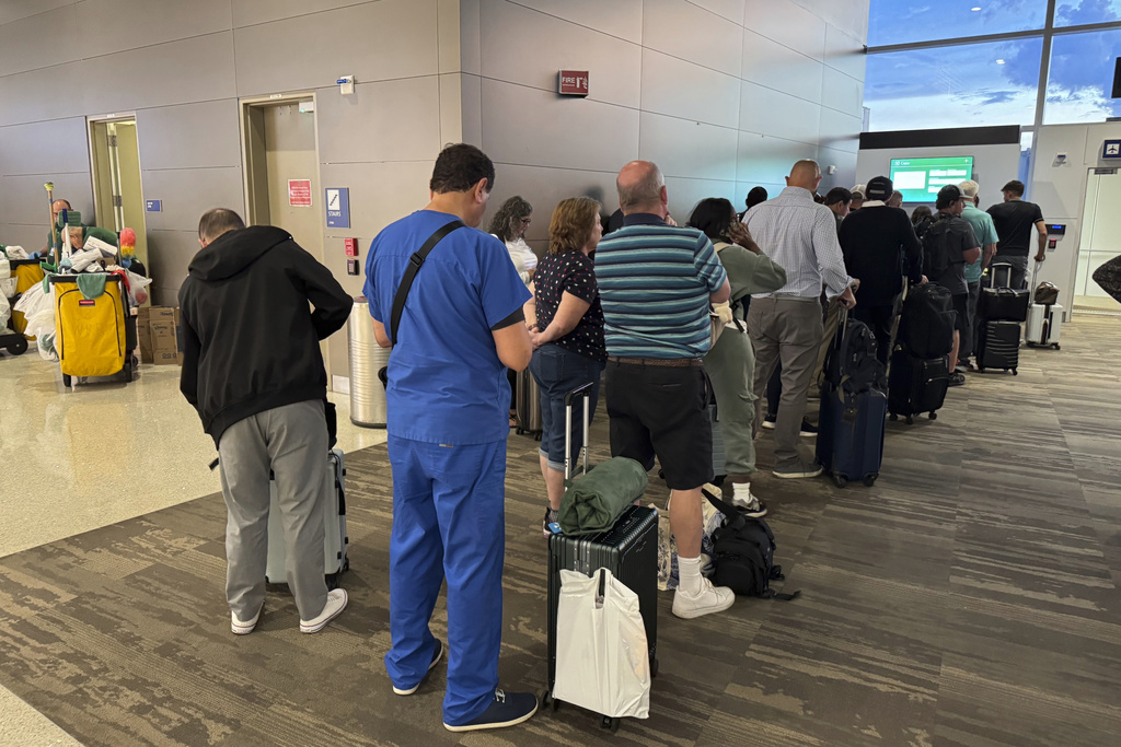 United Airlines resolves tech problem that hit more than 1,000…