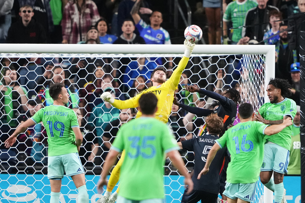 San Diego FC goalkeeper Duran Ferree punches the ball away against Seattle Sounders forward Daniel Musovski (19) during the second half of an MLS soccer match, Saturday, May 9, 2026, in Seattle. (AP Photo/Lindsey Wasson)