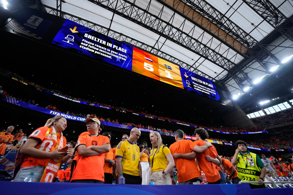 The video screen shows the final score and a Shelter in Place order due to the weather at the the end of the World Cup Group F soccer match between the Netherlands and Sweden in Houston, Saturday, June 20, 2026. (AP Photo/Ashley Landis)