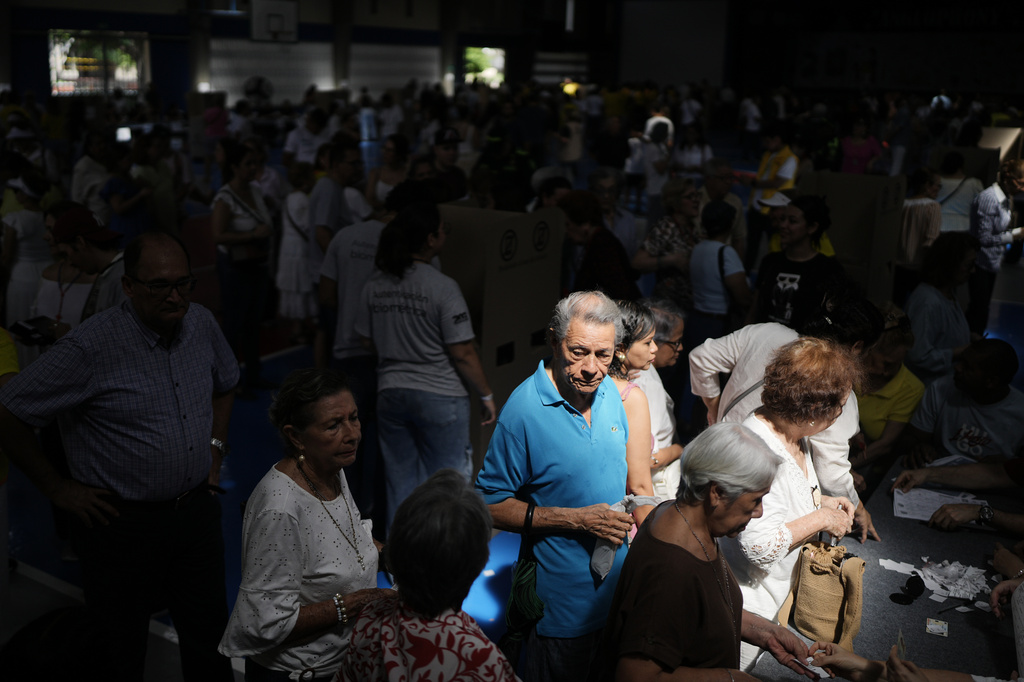 Voters line up during the runoff presidential election in Barranquilla, Colombia, Sunday, June 21, 2026. (AP Photo/Ivan Valencia)