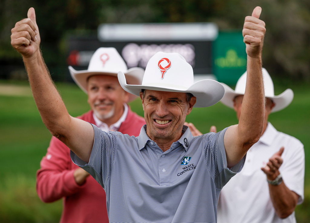 New Zealand's Stephen Alker celebrates after winning the PGA Tour Champions golf event in Calgary, Alberta, Sunday, Aug. 23, 2026. (Jeff McIntosh/The Canadian Press via AP)