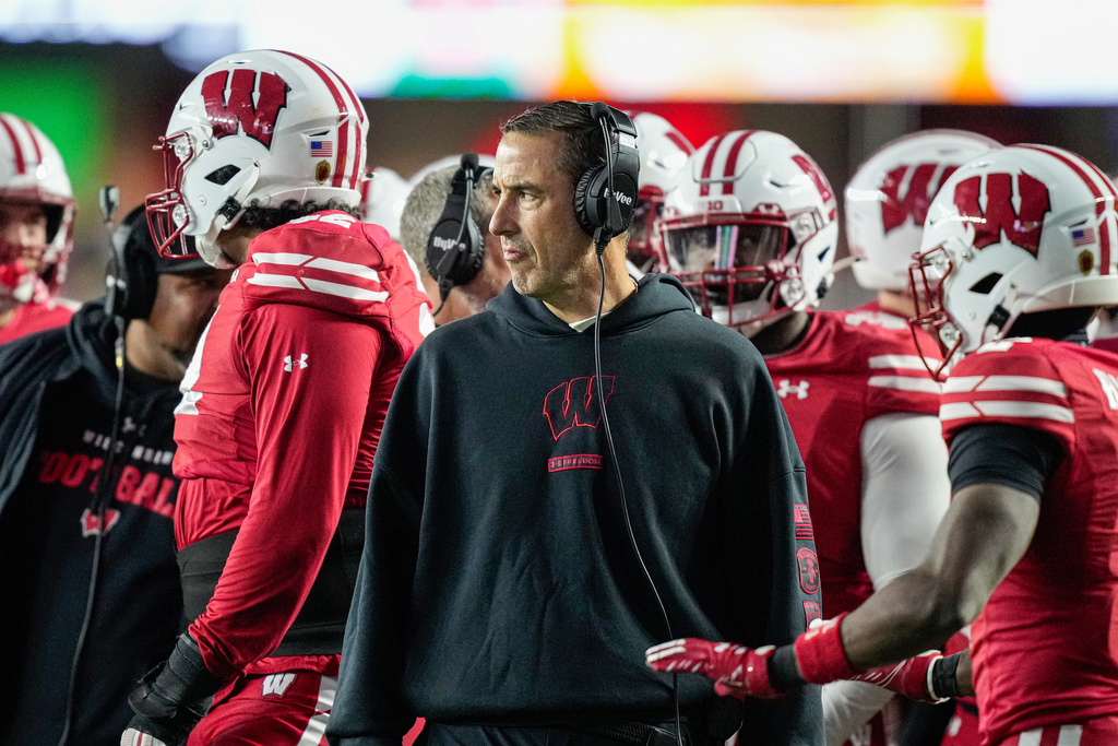Wisconsin hires Eric Mateos as offensive line coach and doesn't renew AJ Blazek's contract