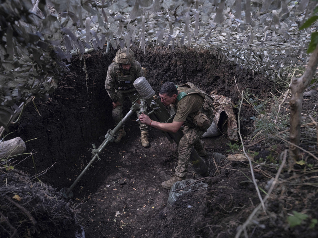 In this photo provided by Ukraine's 93rd Kholodnyi Yar Separate Mechanized Brigade press service, soldiers fire a mortar towards positions of Russian troops near Kostyantynivka in Donetsk region, Ukraine, Tuesday, Aug. 26, 2025. (Iryna Rybakova/Ukraine's 93rd Mechanized Brigade via AP)