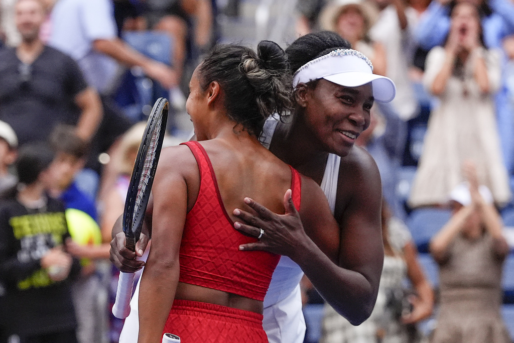 Venus Williams, of the United States, right, and Leylah Fernandez, of Canada, hug after defeating Lyudmyla Kichenok, of the Czech Republic and Ellen Perez, of Australia, in a first round women's doubles match during the U.S. Open tennis championships, Thursday, Aug. 28, 2025, in New York. (AP Photo/Yuki Iwamura)