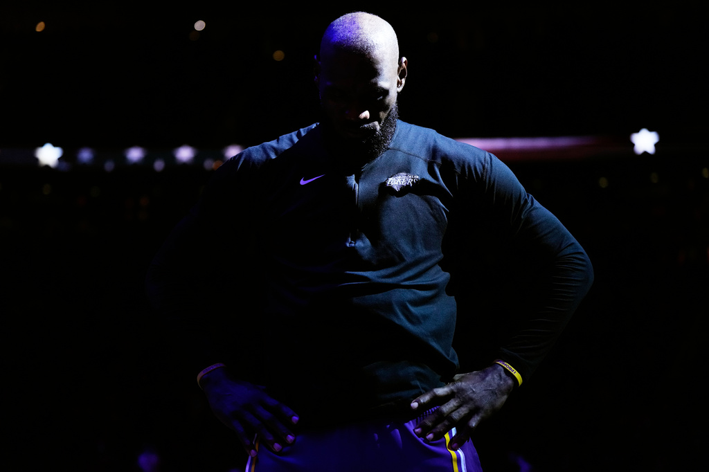 NBA conference semis: Thunder-Lakers, Spurs-Wolves, Knicks-76ers