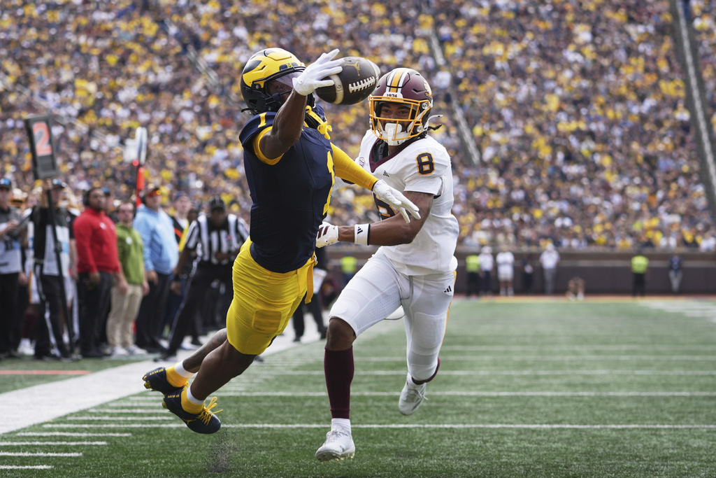 Michigan wide receiver Donaven McCulley, left, is unable to catch a pass ahead of Central Michigan defensive back Aakeem Snell during the second half of an NCAA college football game, Saturday, Sept. 13, 2025, in Ann Arbor, Mich. (AP Photo/Ryan Sun)