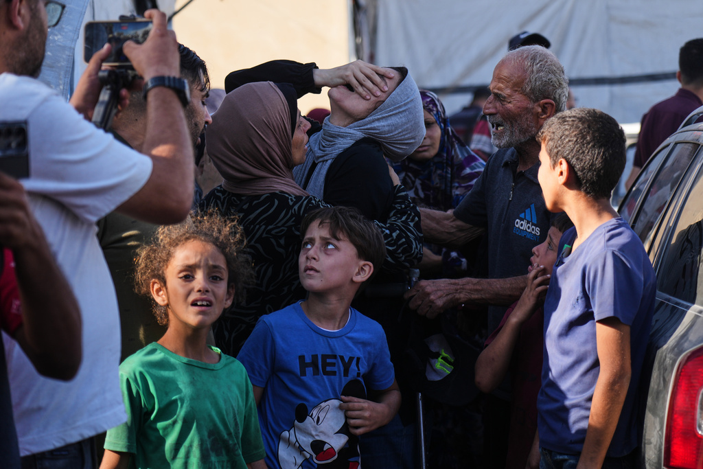 Nahrawan al-Khatib, mourns her husband, Yahya Barzaq, who was killed in an Israeli strike on Deir al-Balah, Gaza Strip, Wednesday, Oct. 1, 2025. (AP Photo/Abdel Kareem Hana)