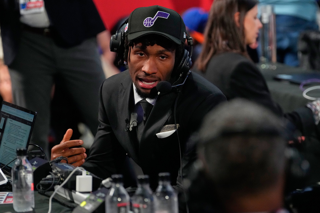 Darryn Peterson is interviewed after being chosen by the Utah Jazz in the first round of the NBA basketball draft, Tuesday, June 23, 2026, in New York. (AP Photo/Yuki Iwamura)