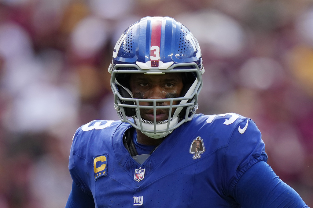 New York Giants quarterback Russell Wilson (3) on the field near the end of the second half of an NFL football game against the Washington Commanders, Sunday, Sept. 7, 2025, in Landover, Md. Commanders won 21-6. (AP Photo/Stephanie Scarbrough)