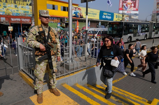 A soldier stands guard at a bus stop in Lima, Peru, Wednesday, Oct. 22, 2025, after President Jose Jeri declared a state of emergency. (AP Photo/Martin Mejia) A soldier stands guard at a bus stop in Lima, Peru, Wednesday, Oct. 22, 2025, after President Jose Jeri declared a state of emergency. (AP Photo/Martin Mejia)