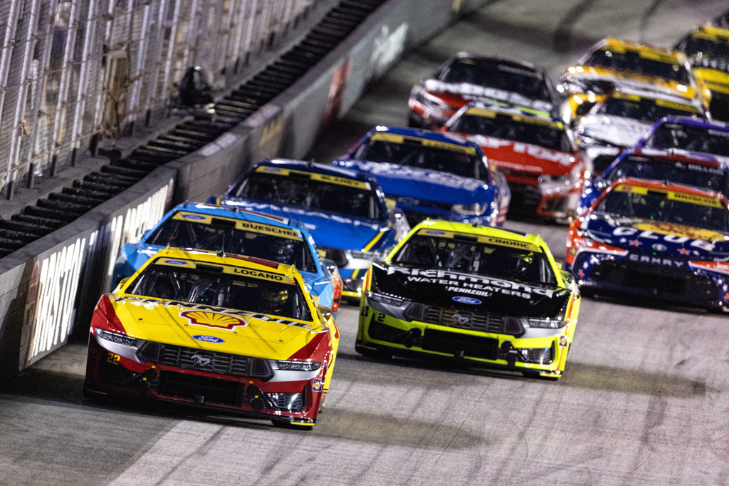 Joey Logano (22) leads Austin Cindric (2) and Alex Bowman during a NASCAR Cup Series auto race Saturday, Sept. 19, 2026, in Bristol, Tenn. (AP Photo/Wade Payne)