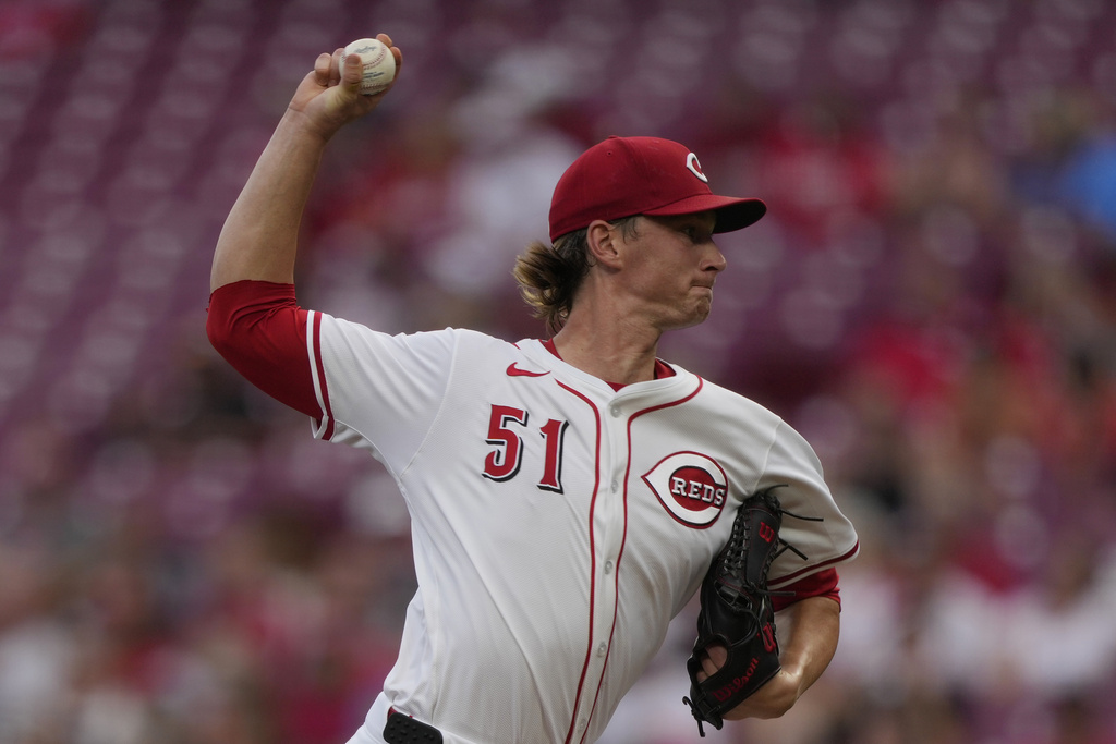 Cincinnati Reds pitcher Brady Singer throws during the first inning of a baseball game against the Philadelphia PhilliesTuesday, Aug. 12, 2025, in Cincinnati. (AP Photo/Carolyn Kaster)