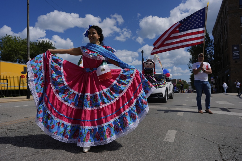 Participants perform during the 2025 Pilsen Mexican Independence Day parade Saturday, Sept. 6, 2025, in Chicago. (AP Photo/Carolyn Kaster)
