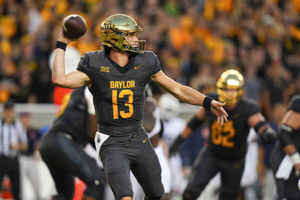 Baylor quarterback Sawyer Robertson throws a pass against Auburn during the first half of an NCAA college football game Friday, Aug. 29, 2025, in Waco, Texas. (AP Photo/Julio Cortez)