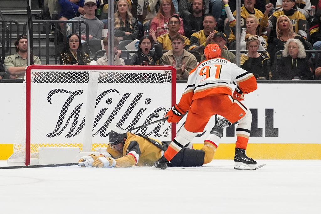 Anaheim Ducks center Leo Carlsson (91) scores against the Vegas Golden Knights during the second period of an NHL hockey game Friday, Oct. 2, 2026, in Las Vegas. (AP Photo/John Locher)
