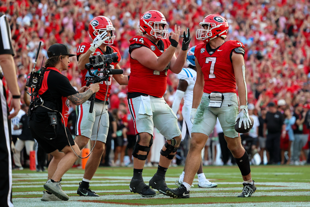 Georgia tight end Lawson Luckie (7) reacts with offensive lineman Drew Bobo (74) after scoring a touchdown during the second half of an NCAA college football game against Mississippi, Saturday, Oct. 18, 2025, in Athens, Ga. (AP Photo/Colin Hubbard)