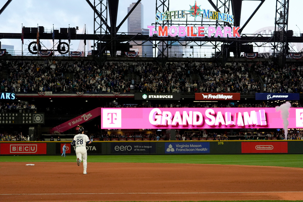 Seattle Mariners' Eugenio Suárez rounds the bases after hitting a grand slam home run during the eighth inning in Game 5 of baseball's American League Championship Series against the Toronto Blue Jays, Friday, Oct. 17, 2025, in Seattle. (AP Photo/Lindsey Wasson)