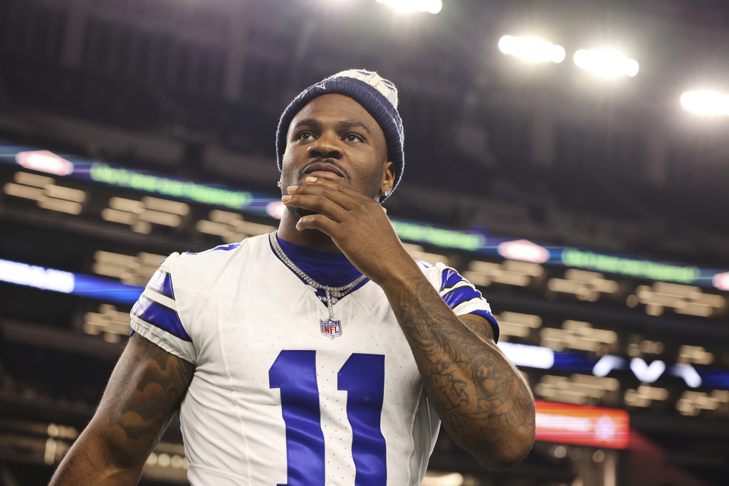 BLOCKBUSTER MOVE: Star pass rusher Micah Parsons has been traded from the Cowboys to the Green Bay Packers, signing a record-breaking deal for a non-quarterback. The mega contract sets the stage for Parsons to form a terrifying new duo alongside Jordan Love, giving Packers fans hope of a dominant new era at Lambeau. nhathung