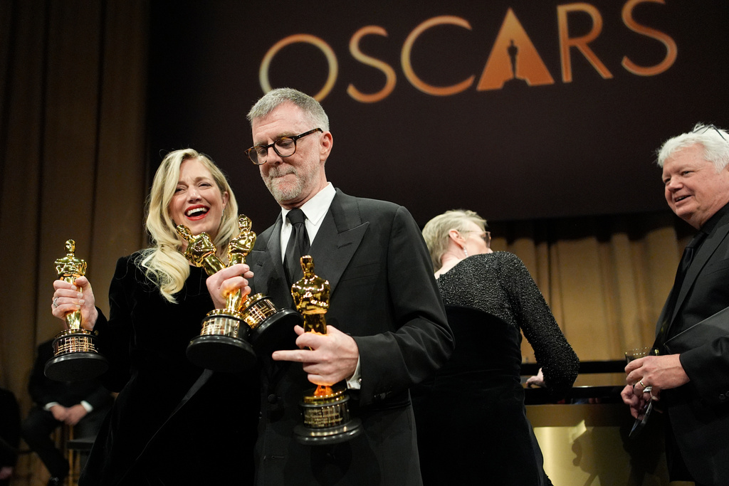 Sara Murphy, left, winner of the award for best picture for "One Battle After Another," and Paul Thomas Anderson, winner of the awards for writing (adapted screenplay), directing, and best picture for "One Battle After Another," attend the Governors Ball after the Oscars on Sunday, March 15, 2026, in Los Angeles. (AP Photo/John Locher)