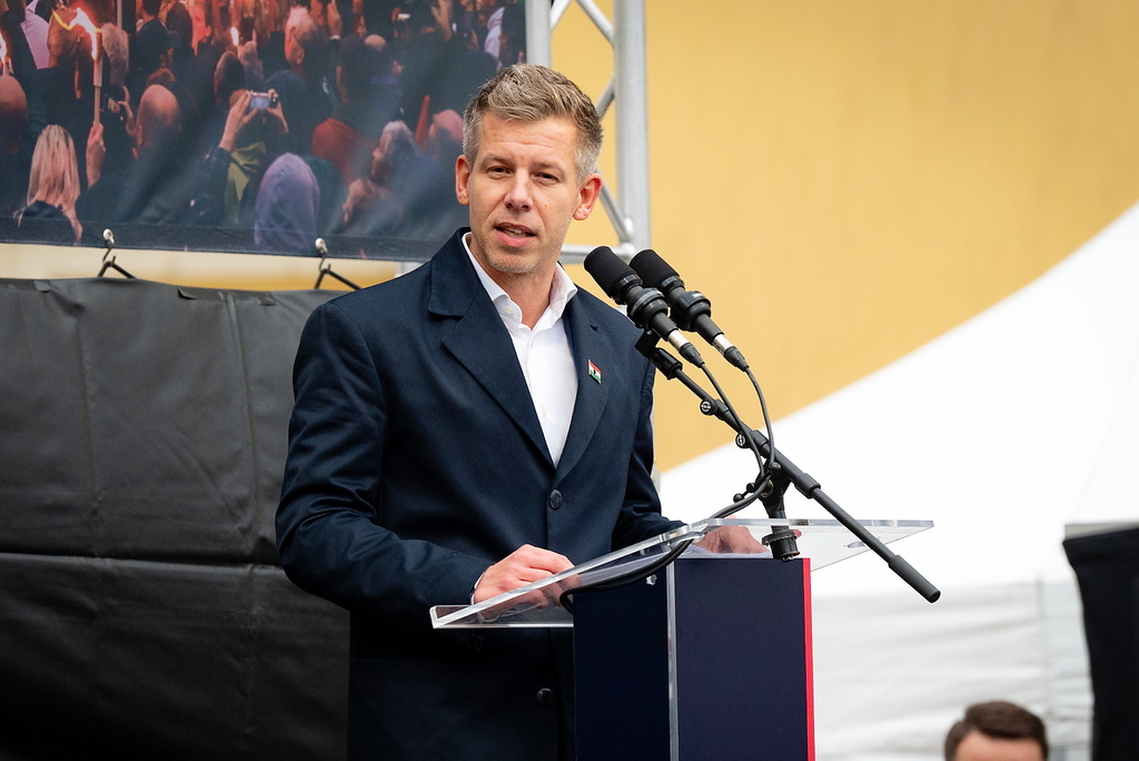 Leader of the Hungarian opposition Tisza Party Peter Magyar delivers his speech during the party's nationwide roadshow in Gyor, Hungary, Saturday, Nov. 15, 2025. (Csaba Krizsan/MTI via AP)