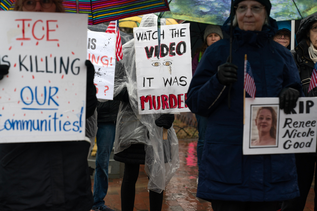 Demonstrators protest outside the White House in Washington, Saturday, Jan. 10, 2026, against the Immigration and Customs Enforcement agent who fatally shot Renee Good in Minneapolis. (AP Photo/Jose Luis Magana)