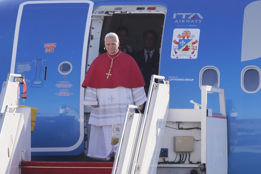 Pope Leo XIV steps off the plane at Paris Orly Airport as he starts a four-day pastoral visit to France, Friday, Sept. 25, 2026. (AP Photo/Thomas Padilla)