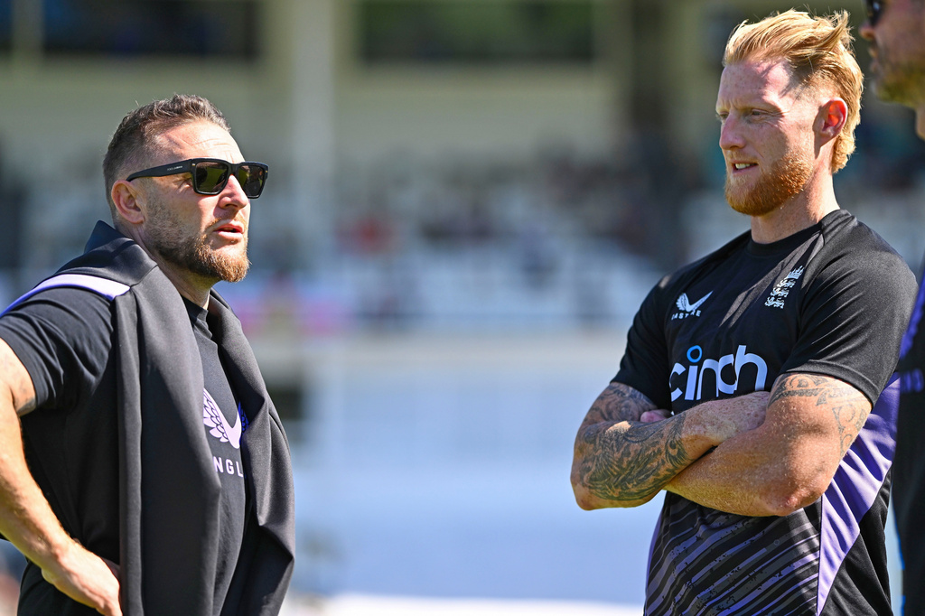FILE -England coach Brendon McCullum, left, talks with captain Ben Stokes ahead of play on day two of the second cricket test between New Zealand and England at the Basin Reserve in Wellington, New Zealand, Dec.7, 2024. (Kerry Marshall/Photosport via AP, File)