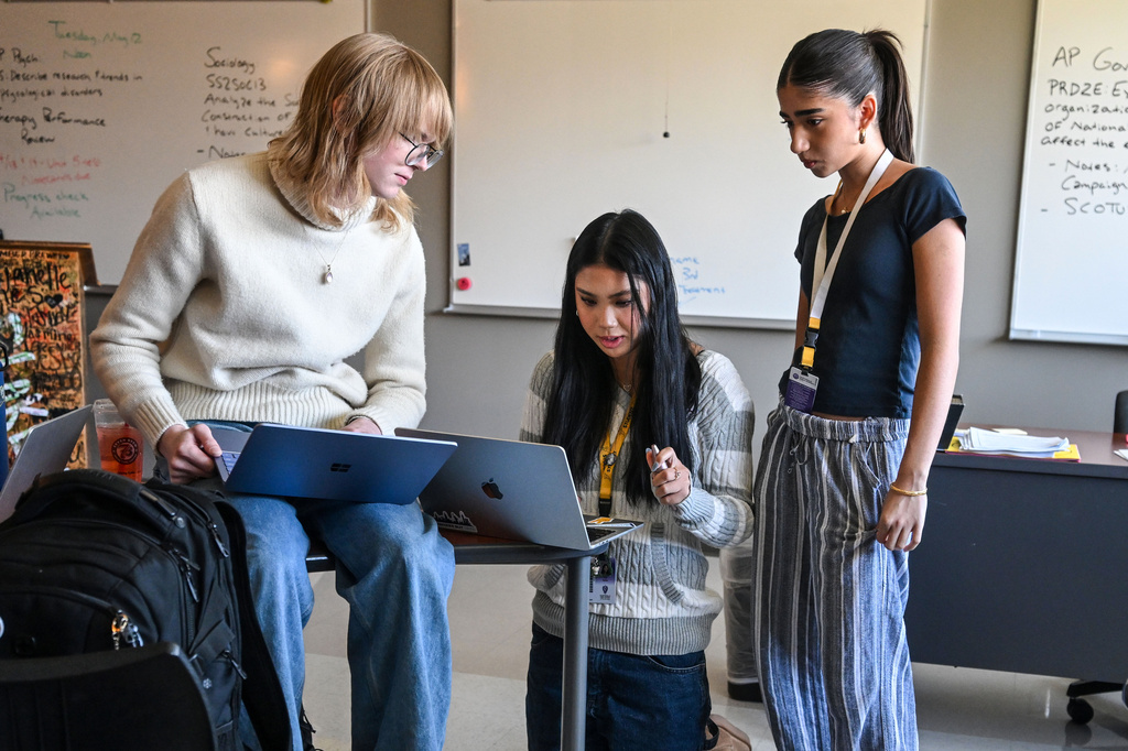 Fayetteville High senior Lily Adler, center, president of the Young Democrats of Arkansas, talks to club officers including Miller Rawn, left, and Mira Brock, right, during an officers meeting Tuesday April, 7, 2026 in Fayetteville, Ark. (AP Photo/Michael Woods) CORRECTION: Adler, not Alder