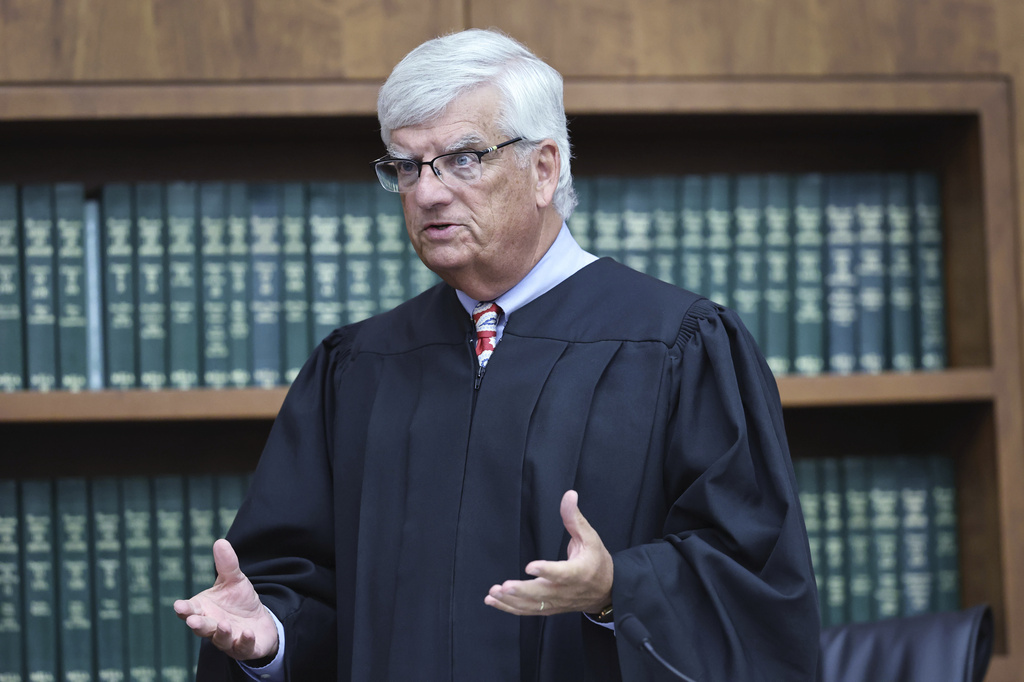 Judge William Sullivan asks the jury to continue deliberations during Lindsay Clancy's murder trial at Plymouth Superior Court in Plymouth, Mass., Tuesday, Sept. 1, 2026. (Greg Derr/The Patriot Ledger via AP, Pool)