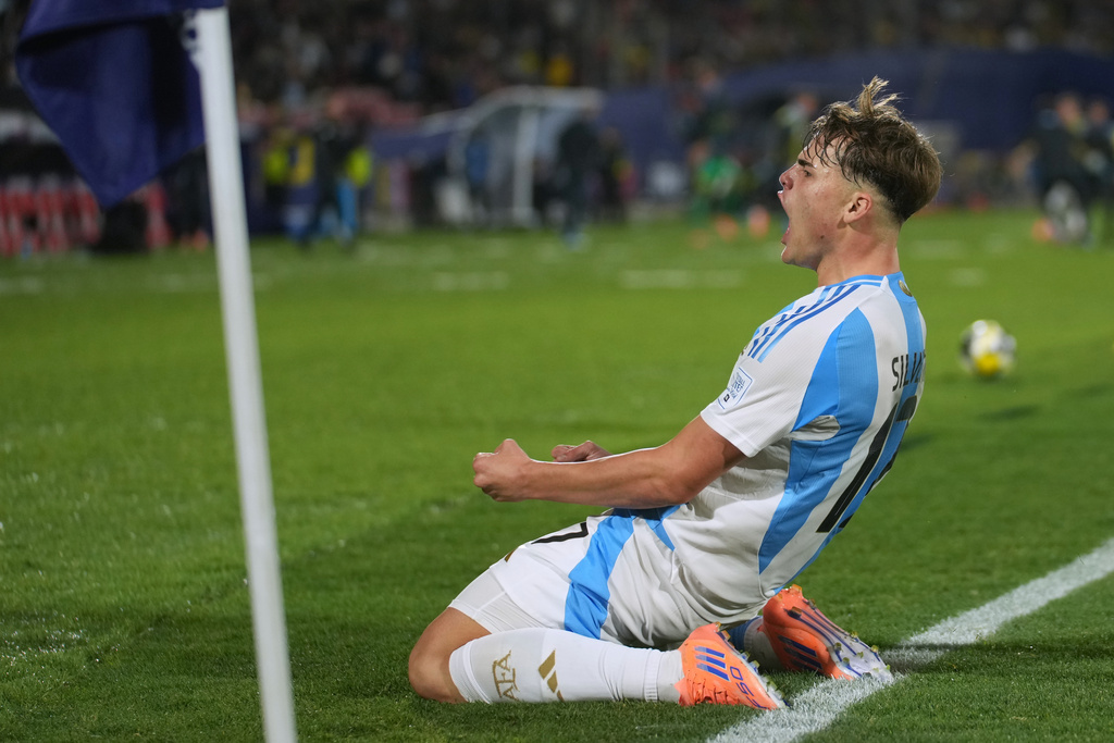 Argentina's Mateo Silvetti celebrates scoring his side's opening goal against Colombia during a FIFA U-20 World Cup semifinal soccer match at National Stadium in Santiago, Chile, Wednesday, Oct. 15, 2025. (AP Photo/Gustavo Garello)