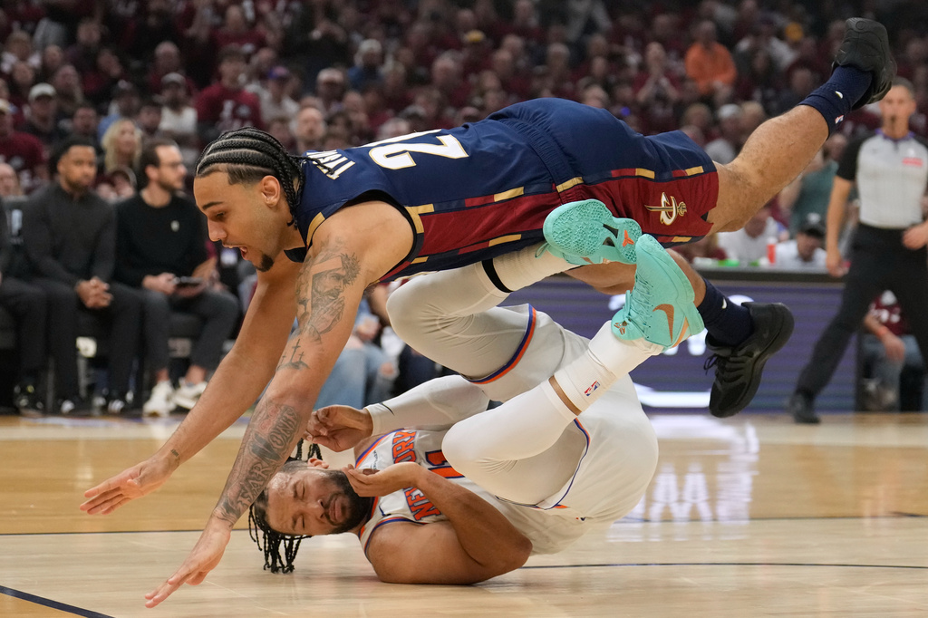 Cleveland Cavaliers guard Jaylon Tyson (20) collides with New York Knicks guard Jalen Brunson (11) during the first half of Game 4 in the Eastern Conference finals NBA basketball playoffs series in Cleveland, Monday, May 25, 2026. (AP Photo/Sue Ogrocki)