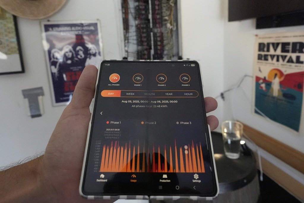 The app controller for a newly installed Craftstrom Solar plug-in kit is shown at the home of Bhavin Misra Tuesday, Aug. 5, 2025, in Houston. (AP Photo/David J. Phillip)