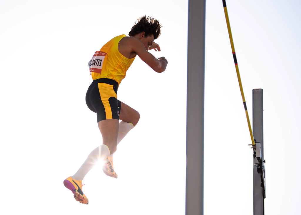 Armand Duplantis, of Sweden, competes in the final of the men's pole vault at the 15th Gyulai Istvan Memorial Track and Field Hungarian Grand Prix in the National Athletics Center in Budapest, Hungary, Tuesday, Aug. 12, 2025. (Boglarka Bodnar/MTI via AP)