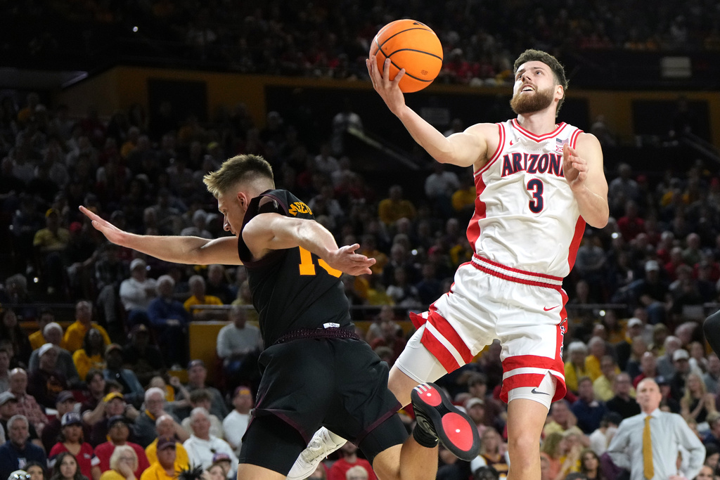 Arizona guard Anthony Dell'Orso (3) drives past Arizona State guard Noah Meeusen during the first half of an NCAA college basketball game, Saturday, Jan. 31, 2026, in Tempe, Ariz. (AP Photo/Rick Scuteri)