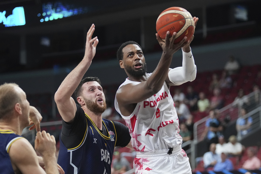 Bosnia's Jusuf Nurkic, left, and Poland's Jordan Loyd in action during the Eurobasket, European Basketball Championship round of 16 match between Poland and Bosnia and Herzegovina at the Riga Arena in Riga, Latvia, Sunday, Sept. 7, 2025. (AP Photo/Sergei Grits)