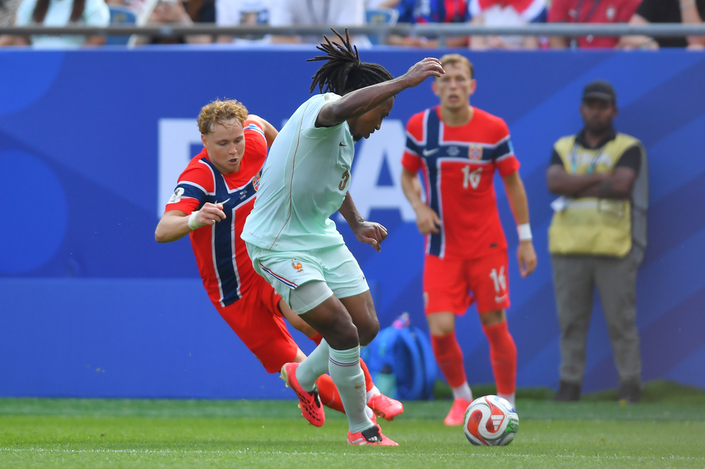 France's Jules Kounde (5) plays the ball against Norway's Andreas Schjelderup (21) during the World Cup Group I soccer match between Norway and France in Foxborough, Mass., near Boston, Friday, June 26, 2026. (AP Photo/Steven Senne)