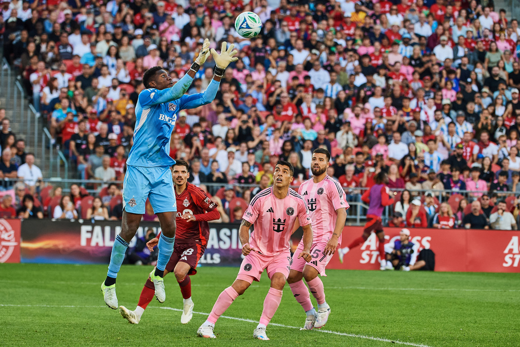 Toronto FC goalkeeper Sean Johnson (1) makes a catch as he defends against Inter Miami during the second half of a MLS soccer game, Saturday, Sept. 27, 2025, in Toronto. (Sammy Kogan/The Canadian Press via AP)