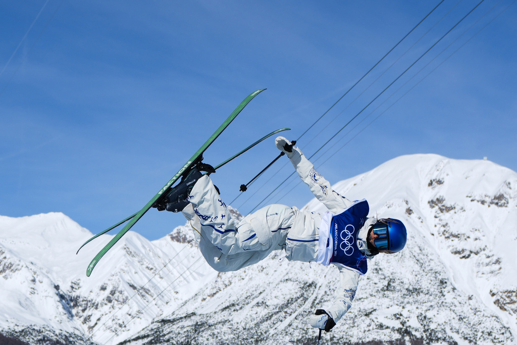 China's Eileen Gu competes during the women's freestyle skiing halfpipe final at the 2026 Winter Olympics, in Livigno, Italy, Sunday, Feb. 22, 2026. (AP Photo/Julia Demaree Nikhinson)