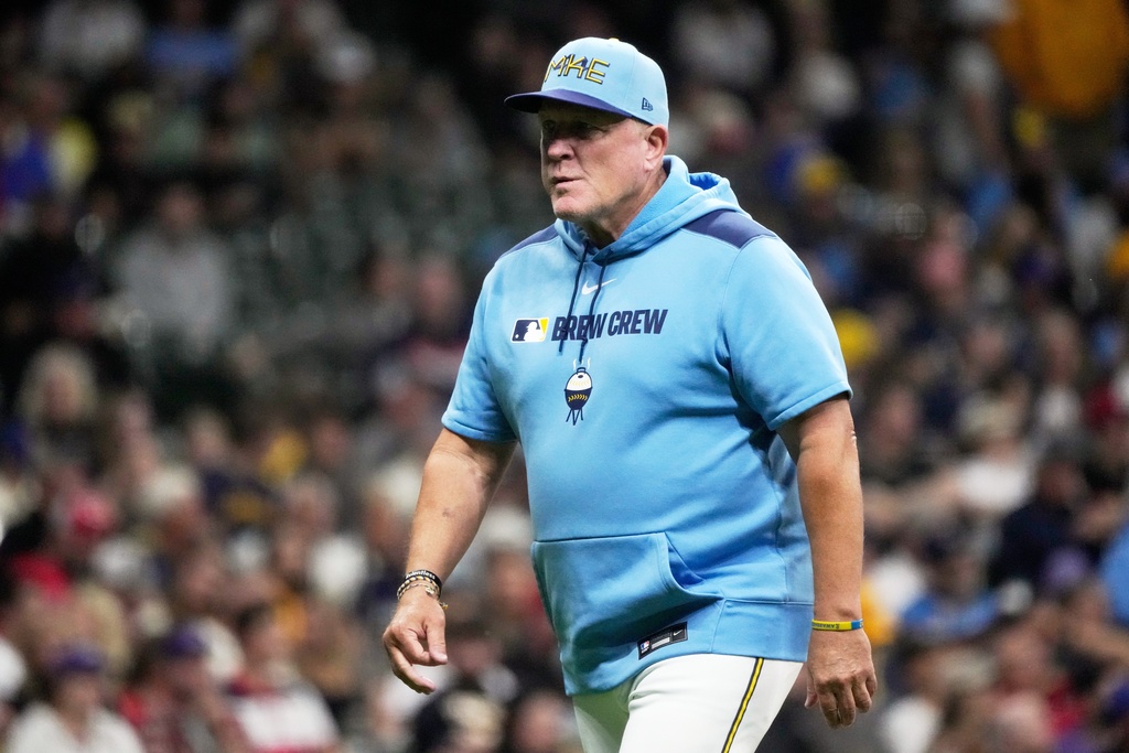 Milwaukee Brewers manager Pat Murphy is seen during the sixth inning of a baseball game against the Cincinnati Reds Friday, Sept. 26, 2025, in Milwaukee. (AP Photo/Morry Gash)