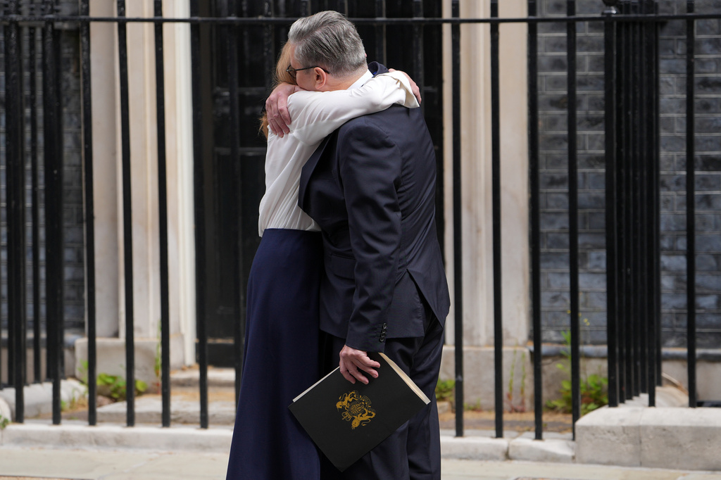 Britain's Prime Minister Keir Starmer hugs his wife Victoria outside 10 Downing Street after speaking to the media in London, Monday, June 22, 2026.(AP Photo/Kin Cheung)